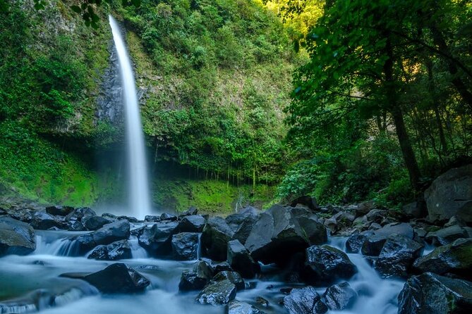 3 in 1 Combo: La Fortuna Waterfall, Hanging Bridges, Thermal Spa from San José - Guide quality on this route: Hayro and the others who set the tone