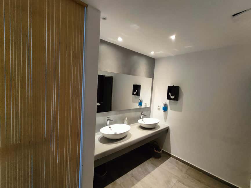 Akrotiri:Departure Day Spa Experience Couples Massage & Pool - The main catch: couples room setup and therapist requests