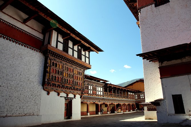 Bhutan Spiritual & Wellness Tour Package With Monastic Stay - Day 1 in Thimphu: Tashichho Dzong, Buddha Dordenma, and a living memorial