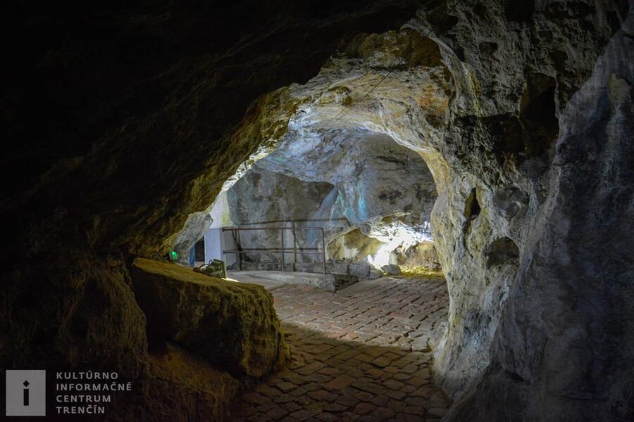 Bratislava/Slovakia: Trencin Castle, Piestany Spa, Monastery - Optional Add-On: Trenčianske Teplice Hammam Thermal Pools