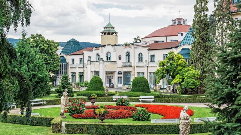 Bratislava/Slovakia: Trencin Castle, Piestany Spa, Monastery - Beckov Photo Stop: Quick Glance, Big Atmosphere