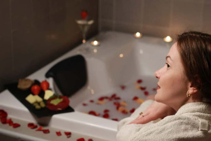 BUDAPEST, Day Spa : Couples Massage with Roses Bubble Bath - The 60-Minute Couples Massage: The Real Heart of the Time