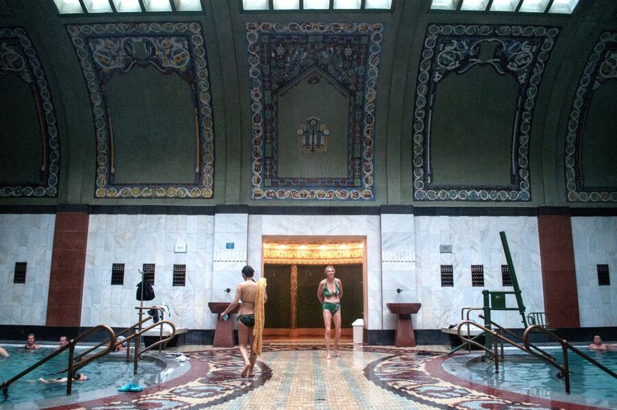 Budapest: Full-Day Gellért Spa Ticket - Food and drink breaks: don’t skip the café time