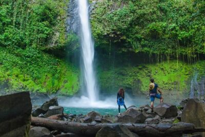 Combo Arenal : Suspension Bridges + Hot Springs + Fortune Falls - La Fortuna Waterfall: 70 meters of power and wet shoes planning
