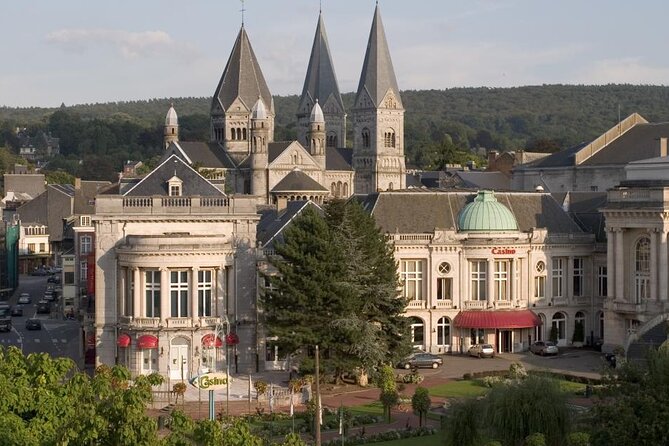 e-Scavenger hunt Spa: Explore the city at your own pace - Price and value: $36.93 per group (up to 6)