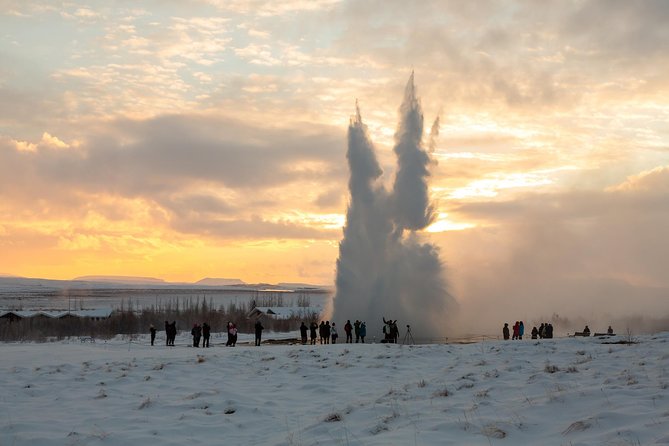 Fontana Geothermal Spa and Golden Circle Tour From Reykjavik - Strokkur Geyser Area: Watching Eruptions Without Guesswork