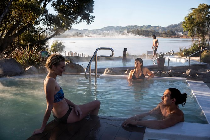 Polynesian Spa Rotorua: Pavilion (12+ yrs) Hot Pool Bathing - Changing rooms, showers, and where to put your stuff without stress
