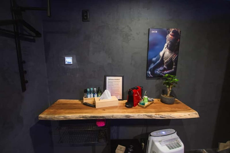 Prague: Modern Private Spa with Jacuzzi and Sauna - Prosecco Upgrade: When It Fits, When It Doesn’t