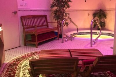 Private Spa Experience with Jacuzzi, Sauna and Hot Stone Massage - How the 60-Minute Hot Stone Couples Massage really works
