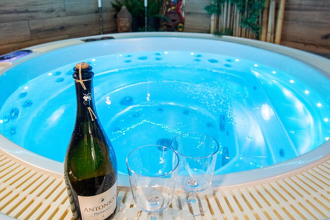 Private Spa with Jacuzzi and Sauna - BLACK ZONE - Prosecco and the refresh setup: romantic, but also practical