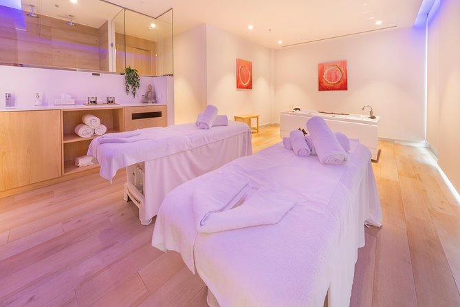 Romantic couple massage + SPA entry and private jacuzzi with cava - Step One: Getting Settled at Mallorca Wellness Spa (Changing Room and First Splash)