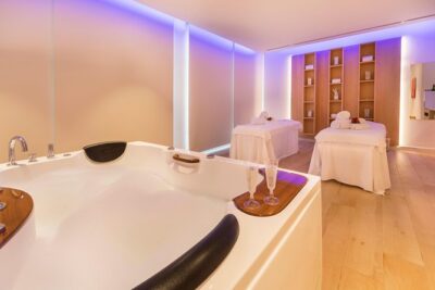 Romantic couple massage + SPA entry and private jacuzzi with cava - What You Actually Get During the 4 Hours