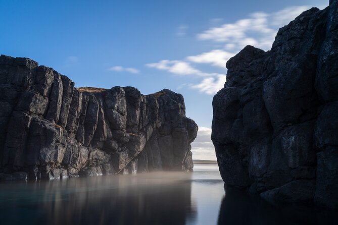 Sky Lagoon Ticket with 7-Step Ritual and Transfers from Reykjavik - When to go: early calm, sunset magic, and weather-proof soaking