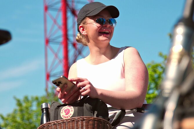 Tampere Scenic Bike Tour with Sauna and Local Flavors - Stop 2: Pispalanharju ridge neighborhood with free roaming views