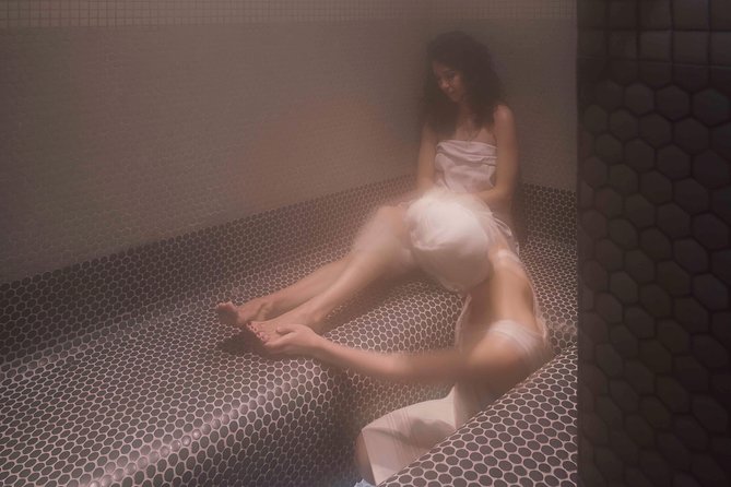 To sweat Madrid toxins in Hammam and enjoy the best couple massage downtown - 30-minute foot reflexology: the underrated hero