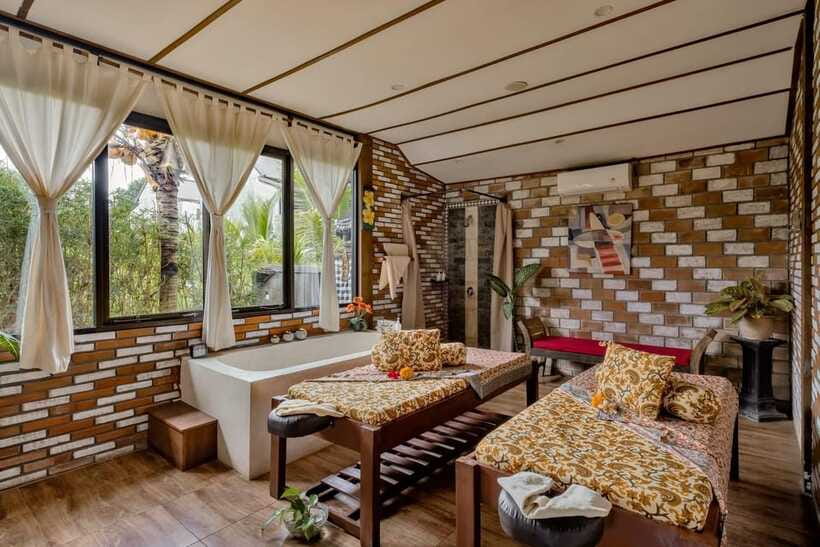 Ubud: 2-Hour Spa with Flower Bath & Rice Field View - Essential Oils, Floral Body Lotion, and That Tea Finish