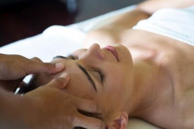 Ubud: Couple Spa Treatment with Bath Ritual & Sparkling Wine - The welcome drink and foot cleansing ceremony on the terrace