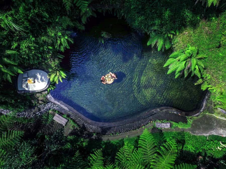 Ubud: Floating Breakfast, Jungle Swing & Spa Romantic Tour - Floating breakfast in Ubud: how the natural pool setup really works