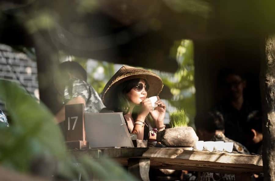 Ubud: Floating Breakfast, Jungle Swing & Spa Romantic Tour - Getting to your day: hotel pickup and a small-group vibe