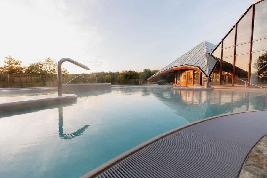 Valkenburg: Thermae 2000 Spa Entry Ticket - Thermae 2000 on the Cauberg Hill: why the view is more than decoration