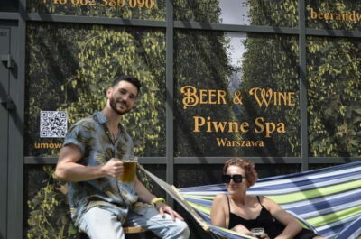Warsaw: Beer Bath Experience (Sauna, Bath & Degustation) - Infrared sauna first: warm up for the beer spa ritual